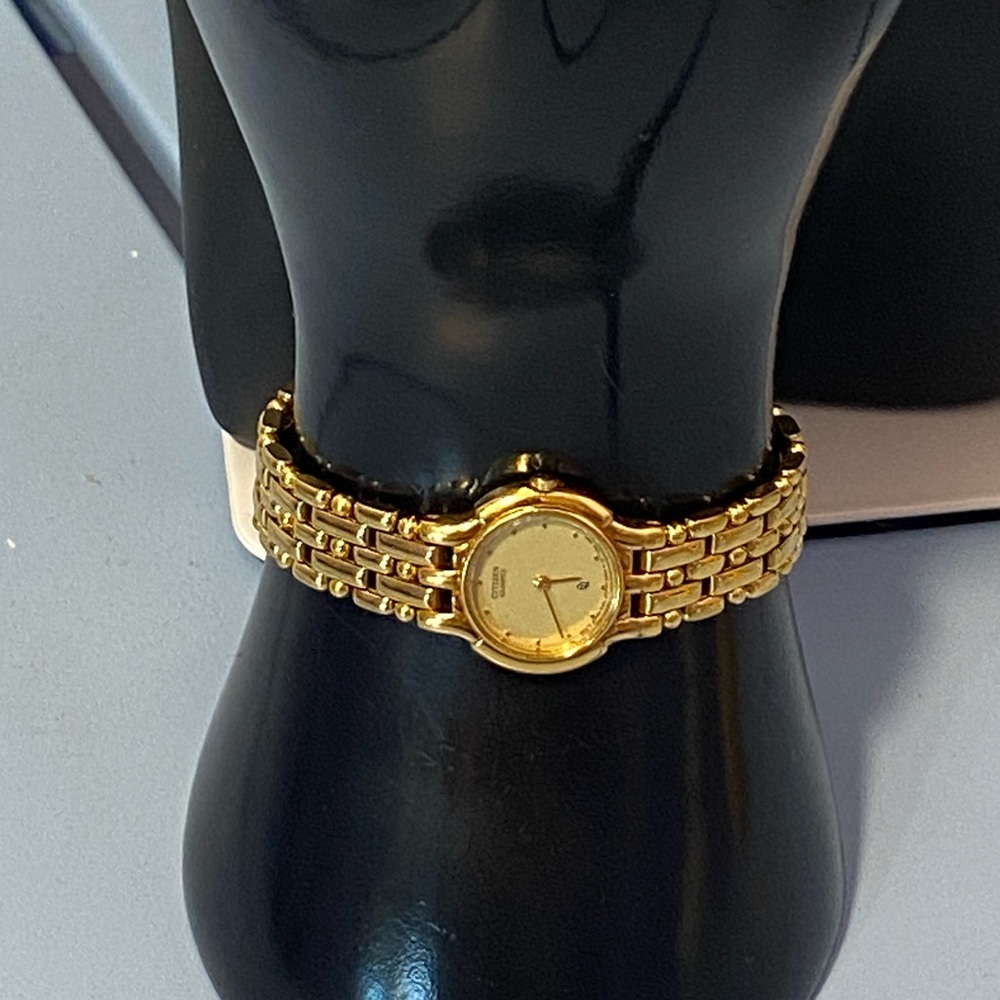 Vintage Citizen Quartz Gold Tone Ladies Watch 2250-506751 Japan Bracelet - Picture 2 of 8